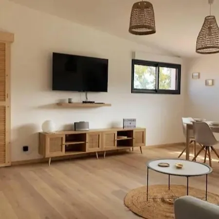 Les Pieds Dans L'eau 아파트 *